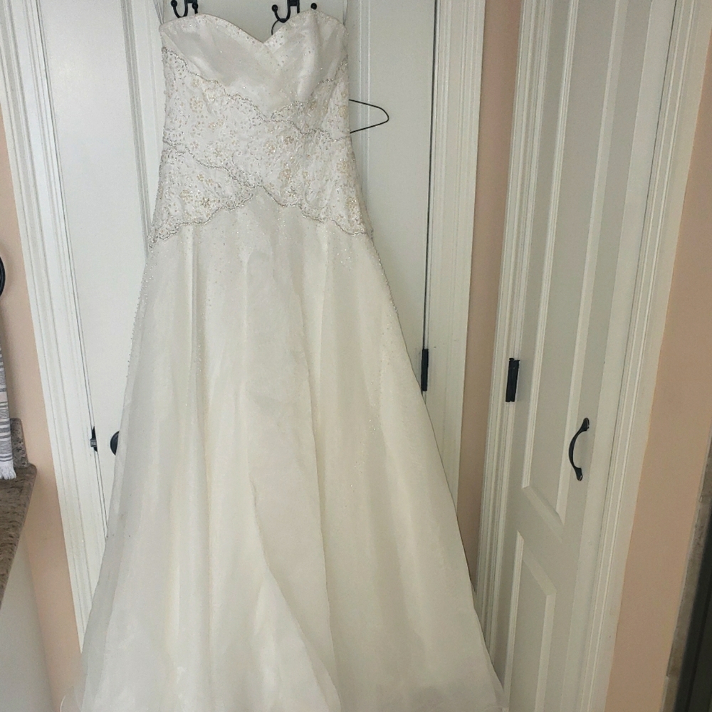Raylia Designs wedding dress